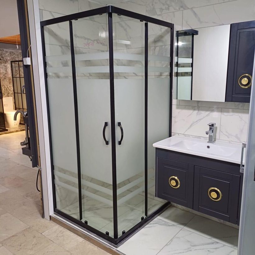 Karolajlı duşakabin uygulaması — İnter Glass, İstanbul