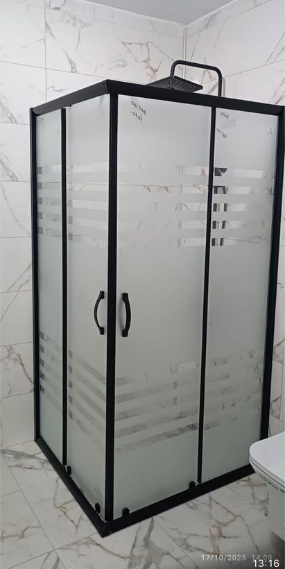 Siyah profilli duşakabin uygulaması — İnter Glass, İstanbul