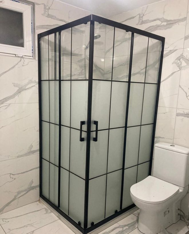 Karolajlı duşakabin uygulaması — İnter Glass, İstanbul