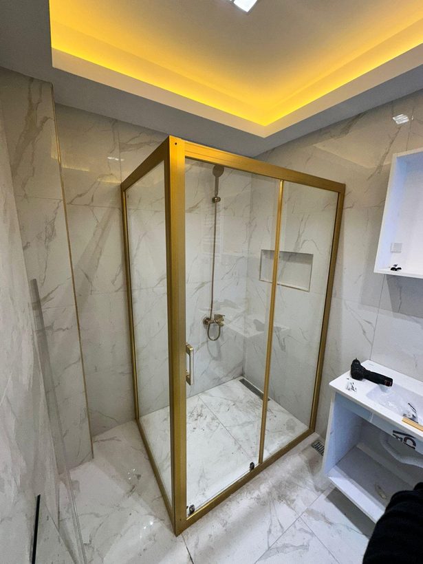 Parlak altın profilli duşakabin uygulaması — İnter Glass, İstanbul